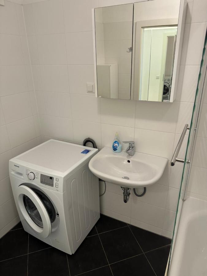 Hauptbahnhof Ferienwohnung Am Park Вена Экстерьер фото